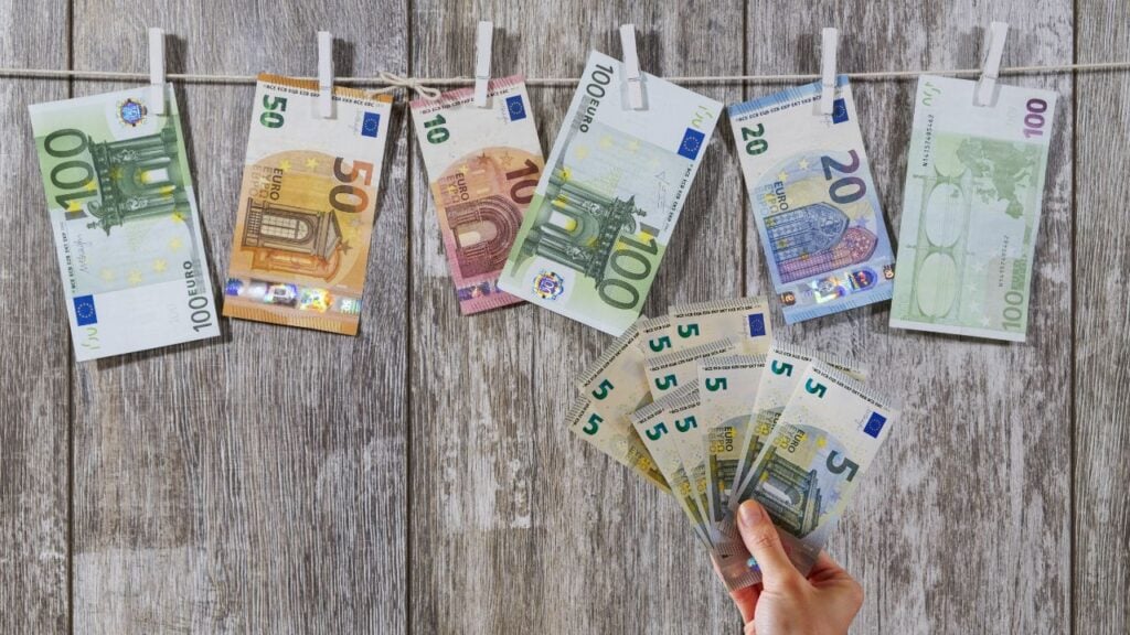 counterfeit currency in the hague